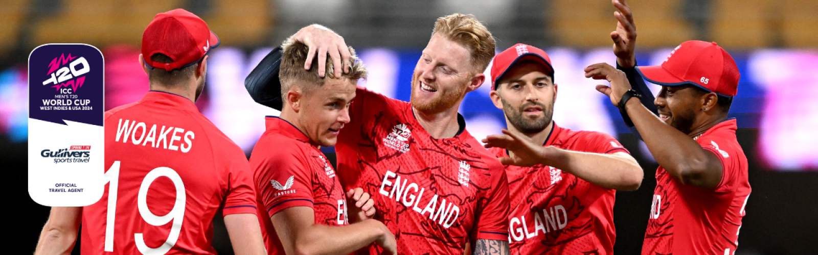 England cricket team celebrating 