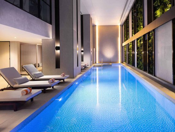 Dorsett Melbourne hotel pool image