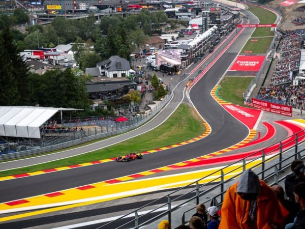 Gold 3 Eau-Rouge Covered Grandstand