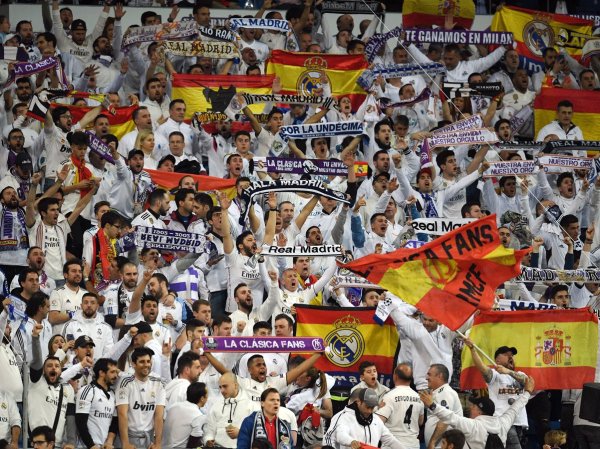 Real Madrid v Deportivo Alavés – Official match ticket
