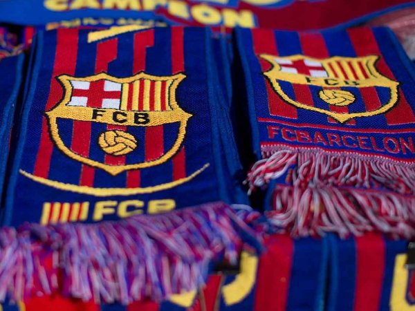 FC Barcelona v Sevilla – Barcelona fan pack gadget