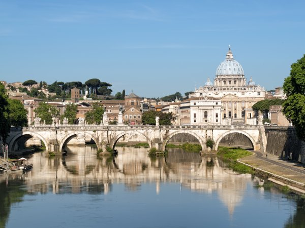 The Tiber river bridge 