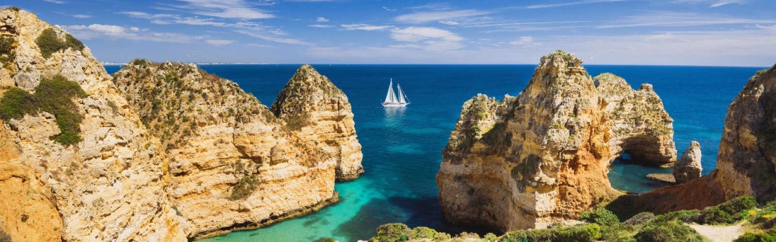 Book the Portuguese Formula 1 Grand Prix ticket package grandstand options and hotel for F1 fans - image