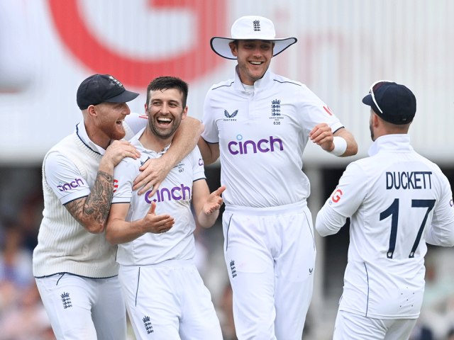 Mark Wood of England celebrates with Ben Stokes, Stuart Broad and Ben Duckett after taking the wicket