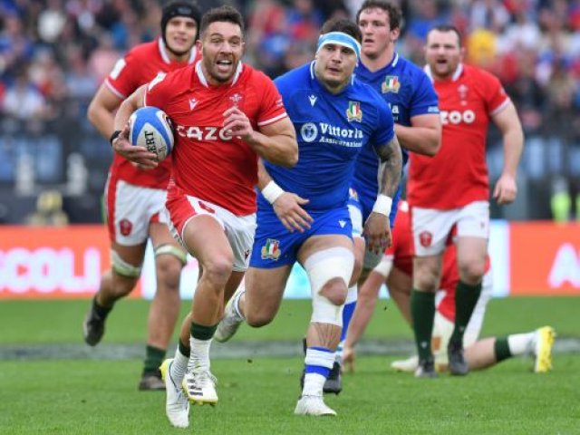 Italy v Wales Rugby players - ticket packages