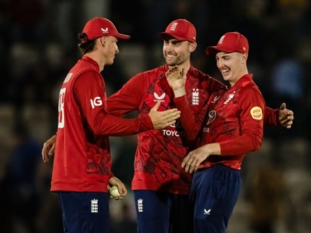 Book England v New Zealand 2025 ticket packages with ticket, hotel and travel options - image