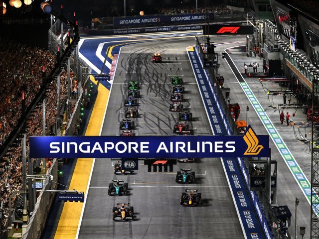 Book the Singapore Formula 1 Grand Prix ticket package grandstand options and hotel accommodation for F1 fans - image