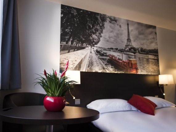 Hotel Pavillon des Gatines room 