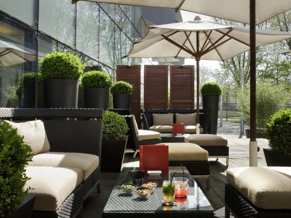 The pullman hotel outdoor seating area, bercy 