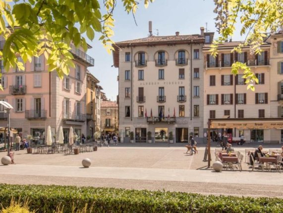 Albergo Firenze, Lake Como - Square Outside