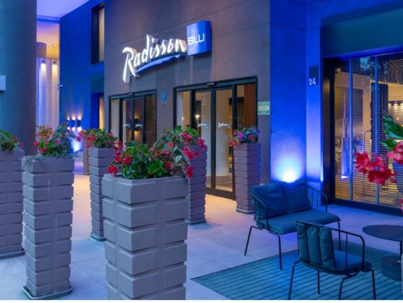 Radisson Blu Milan - Hotel Entrance