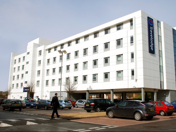 Travelodge Cardiff Atlantic Wharf exterior 