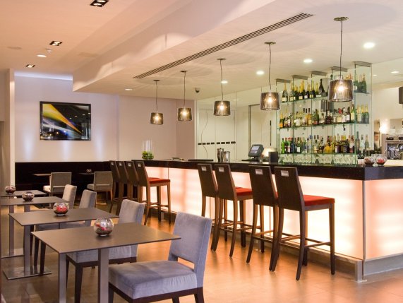 Jurys Inn Cardiff City Centre champagne bar 