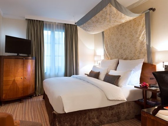 Royal Windsor hotel grand place classic room 