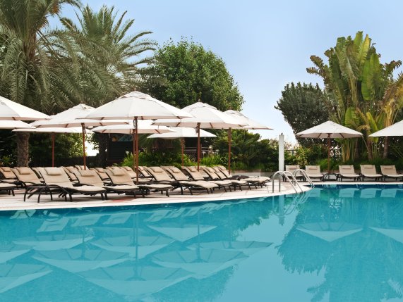 Hilton Dubai Jumeirah outdoor pool 