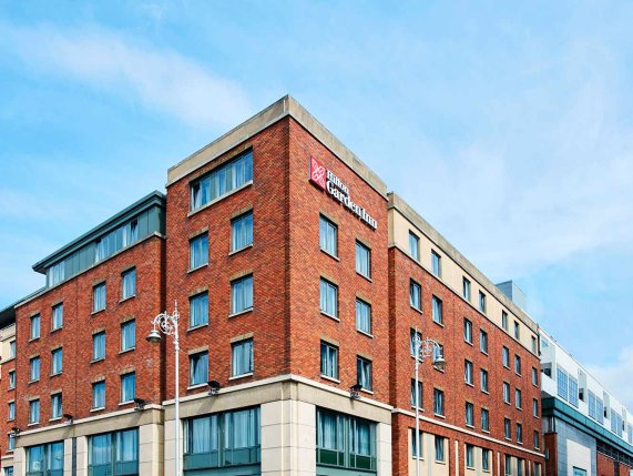 Hilton Garden Inn Dublin exterior 