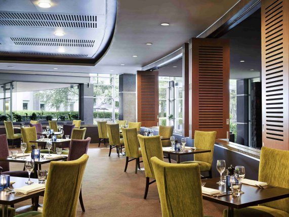 Novotel Auckland Elleslie restaurant area