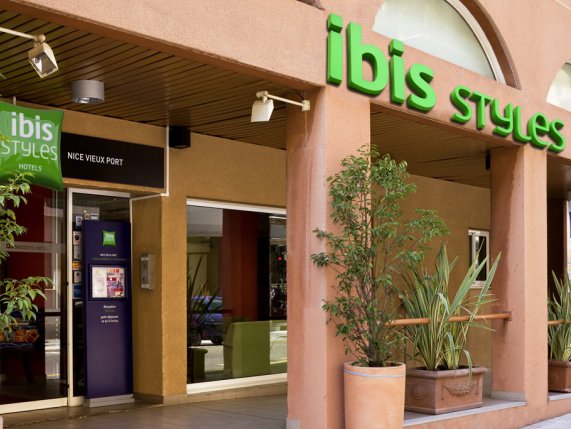 Ibis Styles nice Vieux port front entrance 