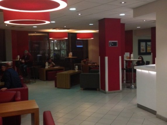 Travelodge waterloo reception area 