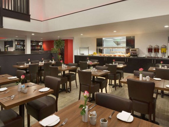 Ramada Hotel restaurant area, Oxford 