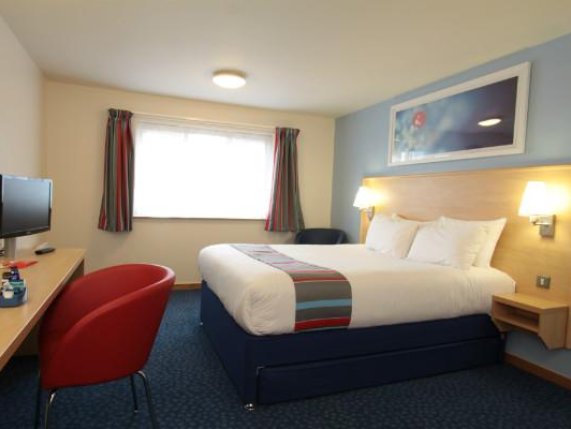 Travelodge Cardiff central standard room 