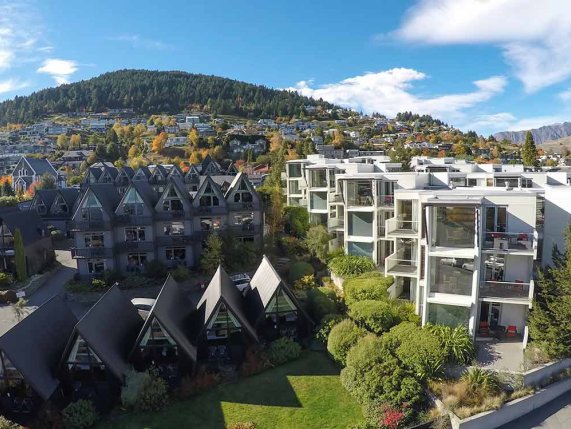Scenic suites queenstown exterior 