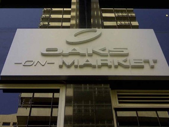 Oaks on the Market exterior 